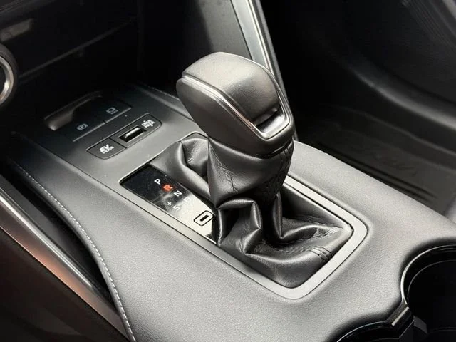 2023 Toyota Venza LE - Photo 18
