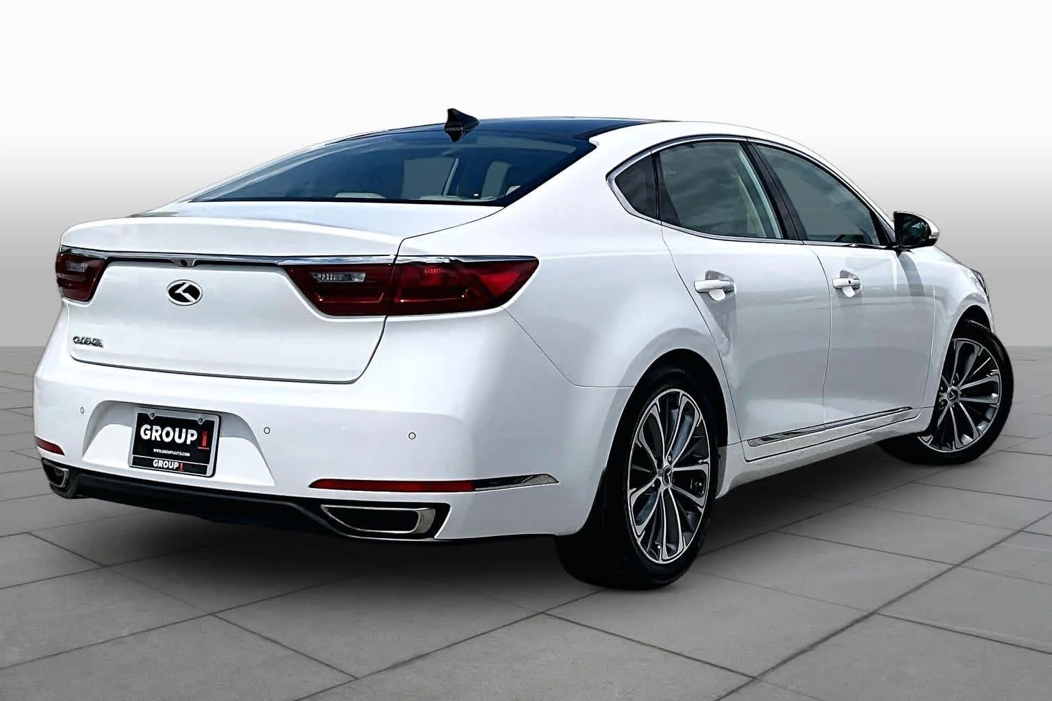 Used 2019 Snow White Pearl Kia Technology image 20