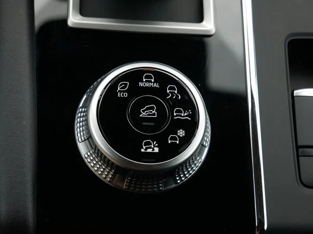 Used 2023 White Diamond Mitsubishi ES image 25