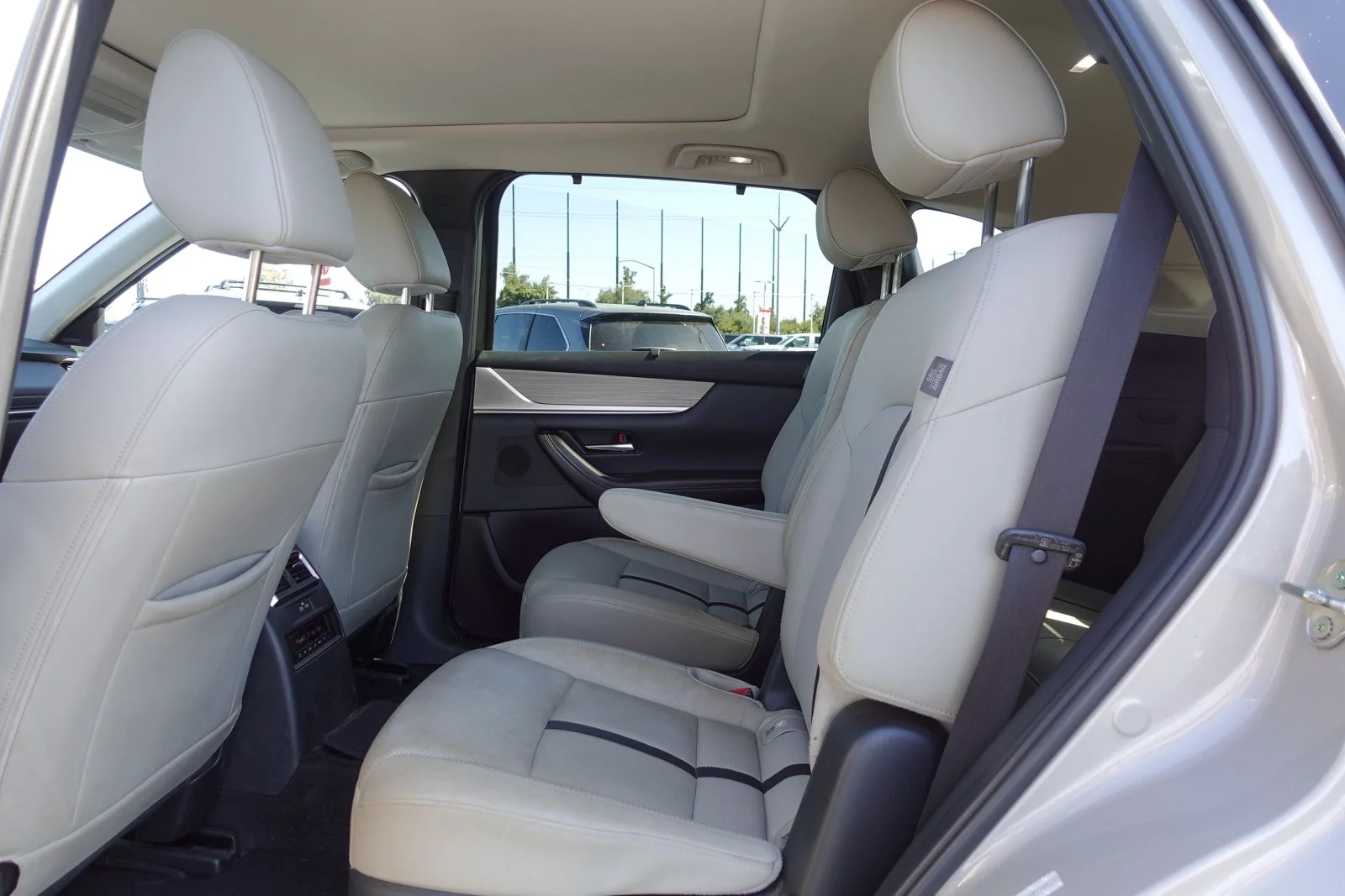 Certified Used 2024 Platinum Quartz Mazda Premium image 14