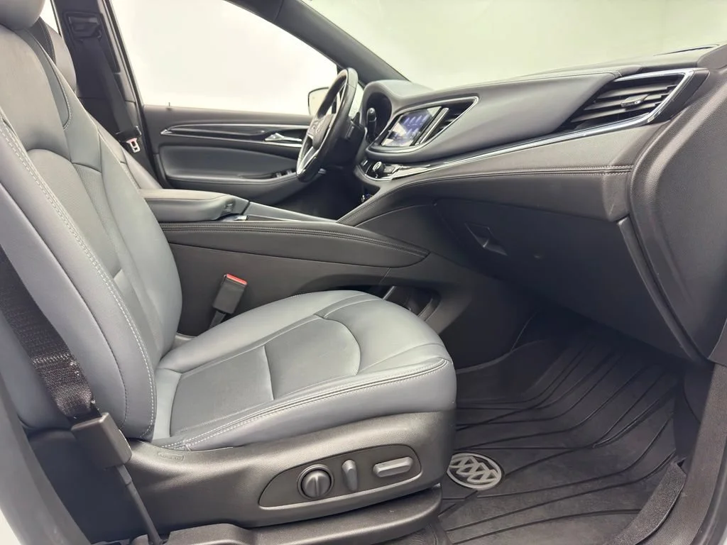 Used 2023 Summit White Buick Essence image 36