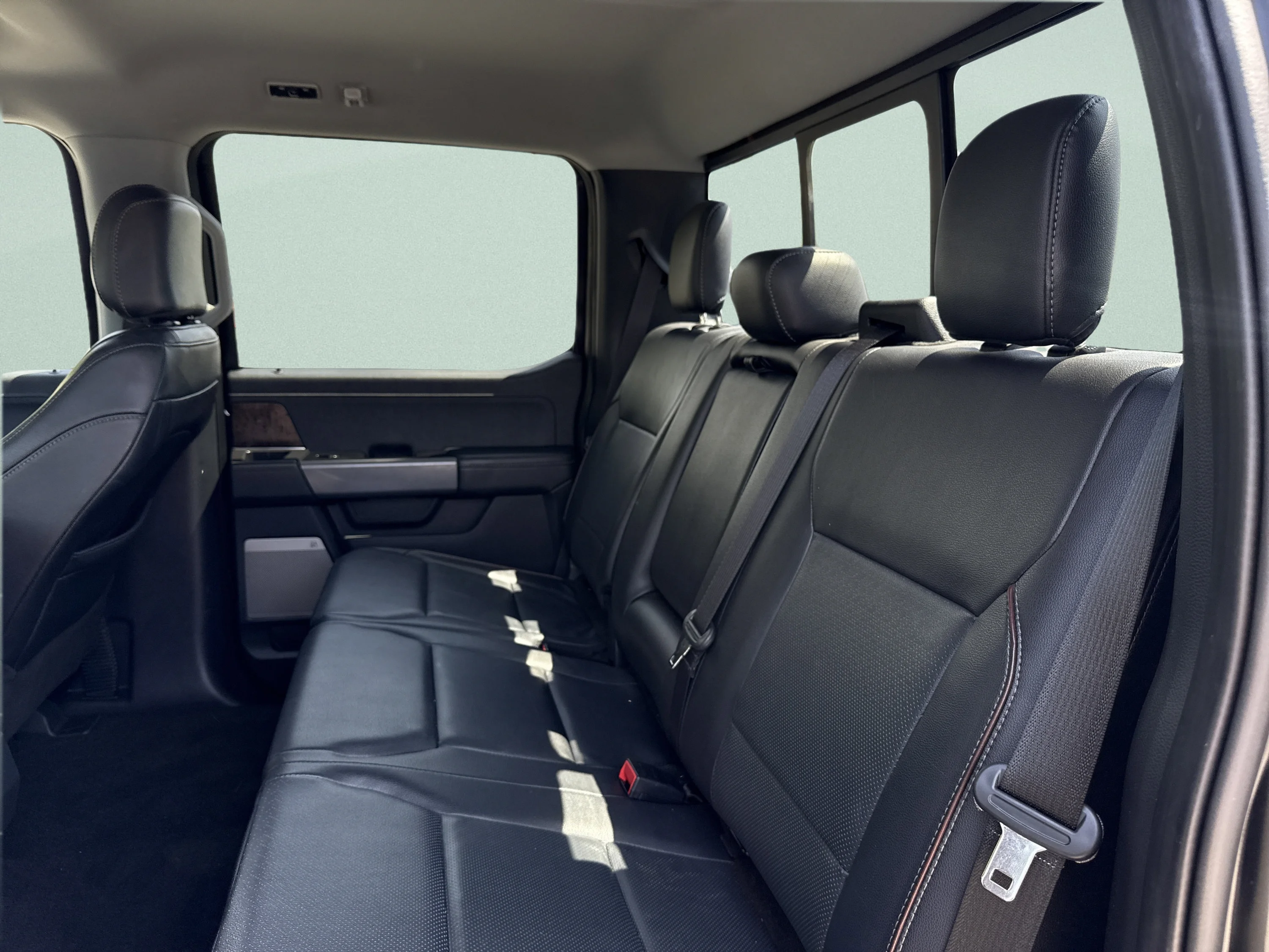 Used 2022 Agate Black Metallic Ford LARIAT image 25
