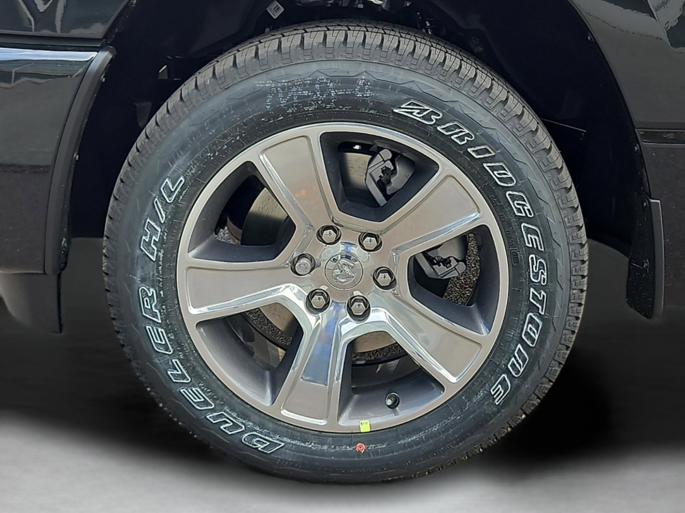 New 2026 Diamond Black Crystal Pearl-Coat Exterior Paint RAM Express image 6
