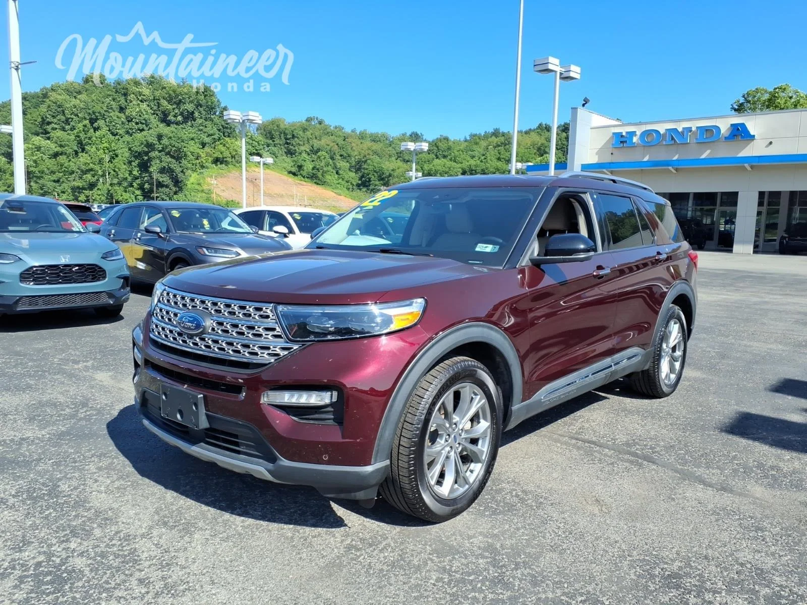 Used 2022 Burgundy Velvet Metallic Tinted Clearcoat Ford Limited image 3