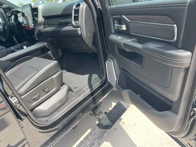 New 2026 Diamond Black Crystal Pearl-Coat Exterior Paint RAM Laramie image 21