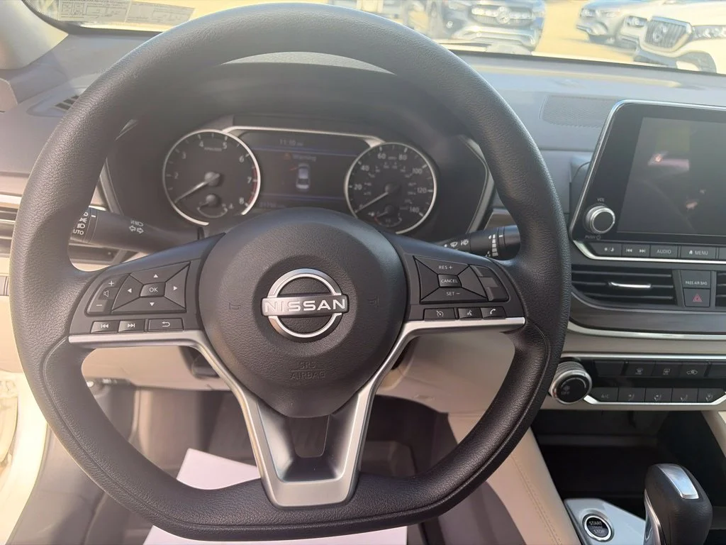 Used 2023 White Nissan 2.5 SV image 14