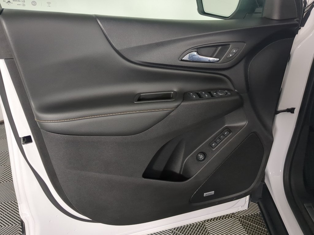 Used 2020 Iridescent Pearl Tricoat Chevrolet Premier image 12