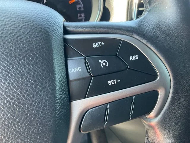 Used 2019 White Jeep Altitude image 10