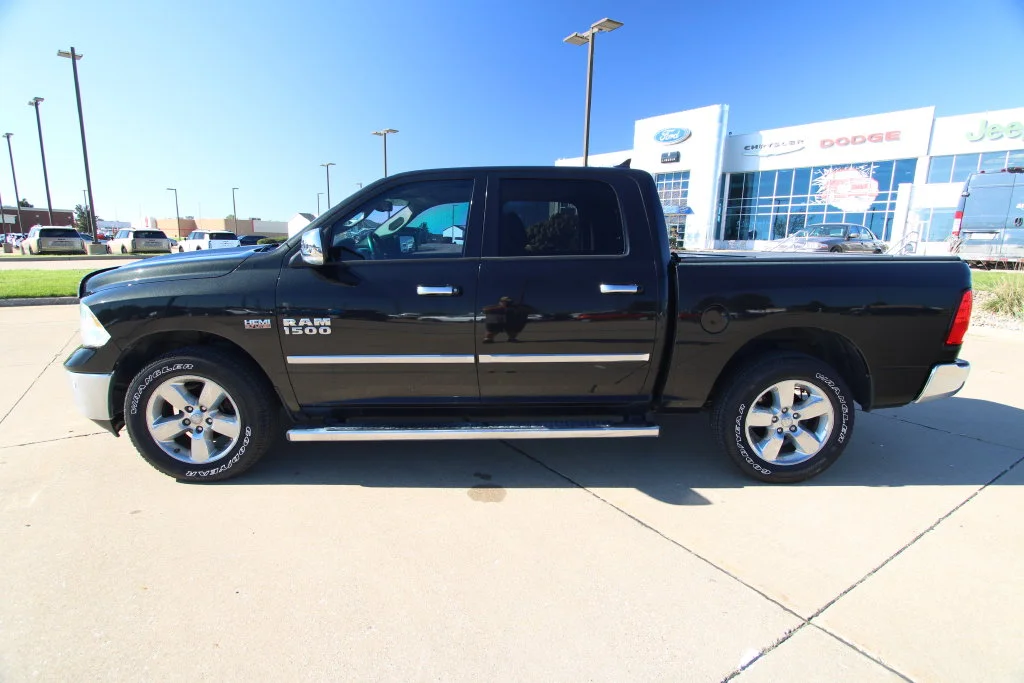 Used 2018 Brilliant Black Crystal Pearlcoat Ram Big Horn image 16