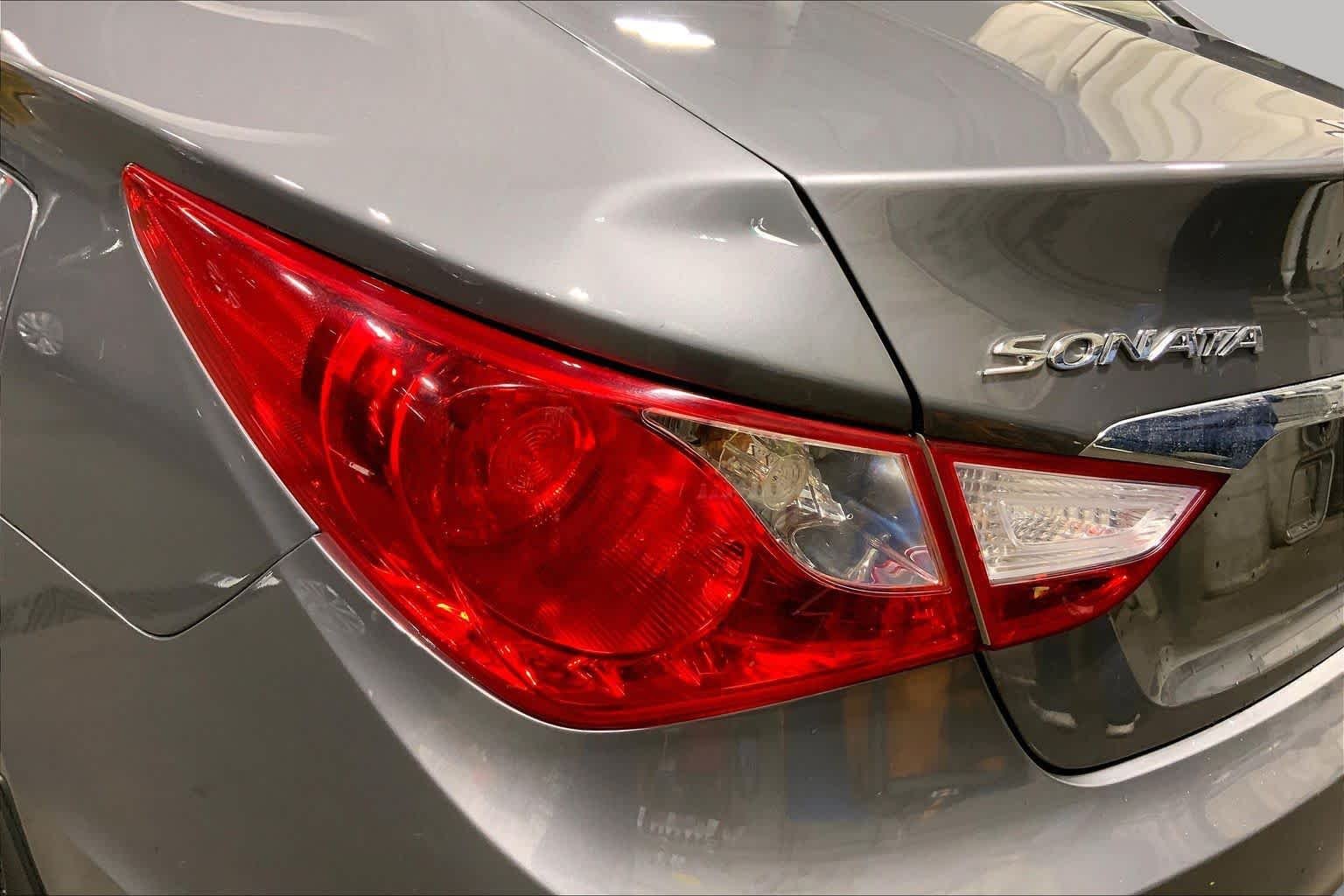 Used 2011 Harbor Gray Metallic Hyundai SE image 28