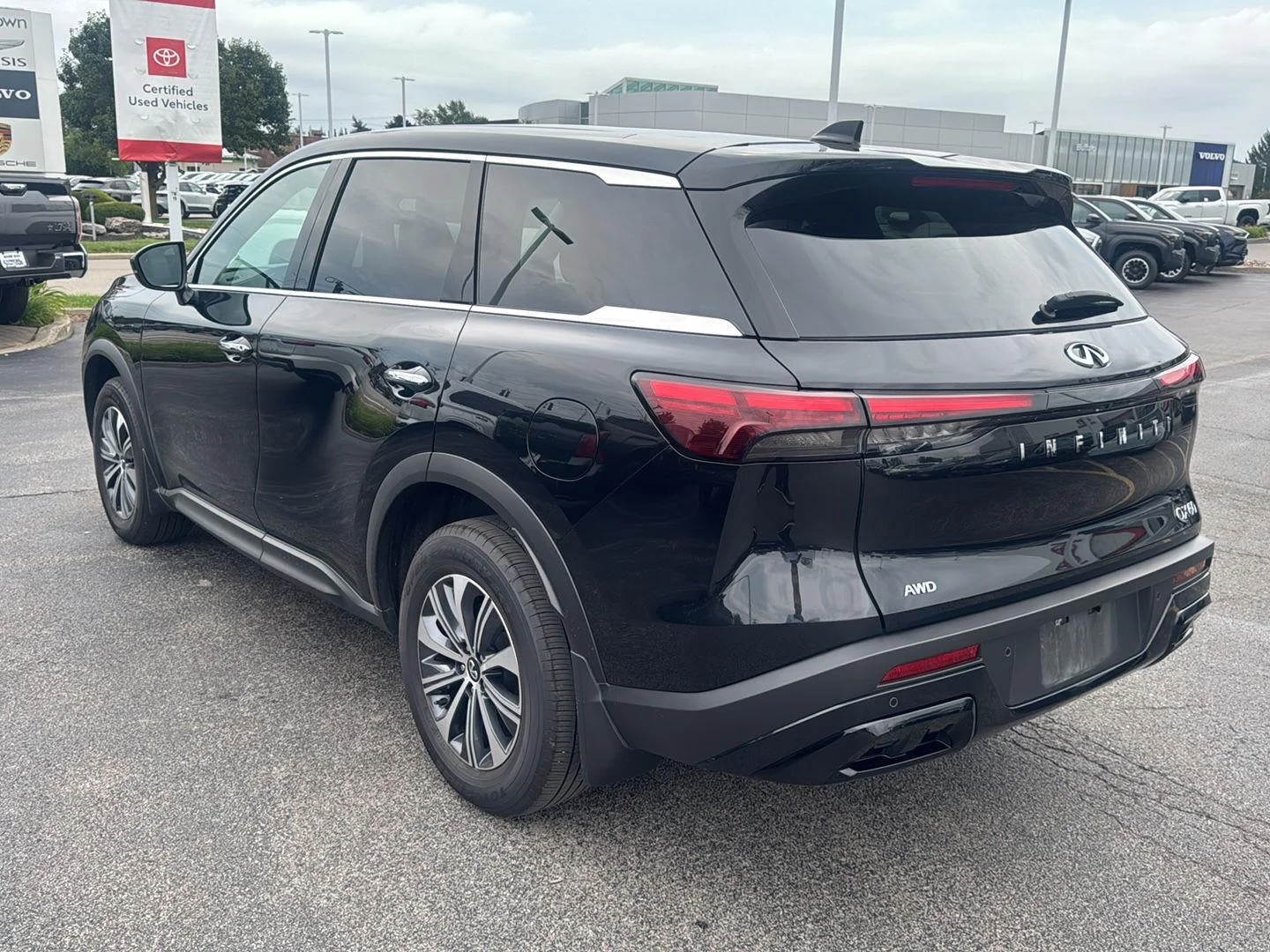 Used 2023 Mineral Black INFINITI PURE image 4