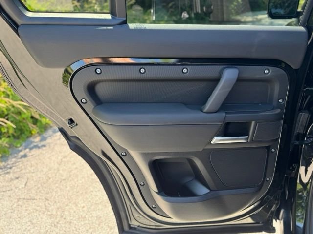 New 2026 Santorini Black Land Rover S image 11