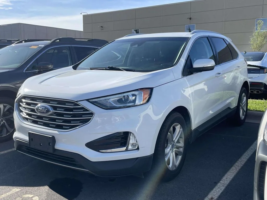 Used 2020 Oxford White Ford SEL image 2