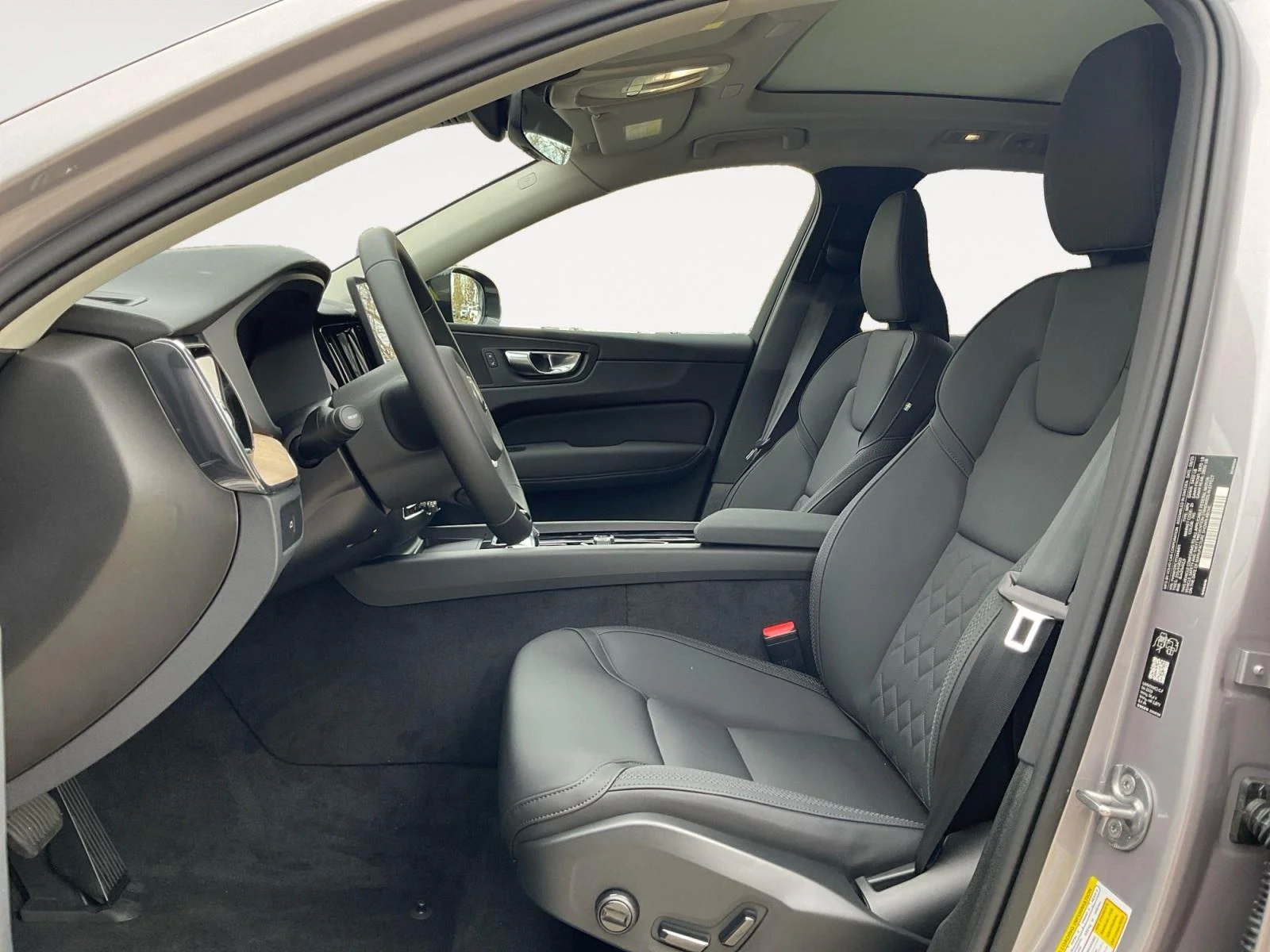 2026 Volvo XC60 Plus - Photo 9