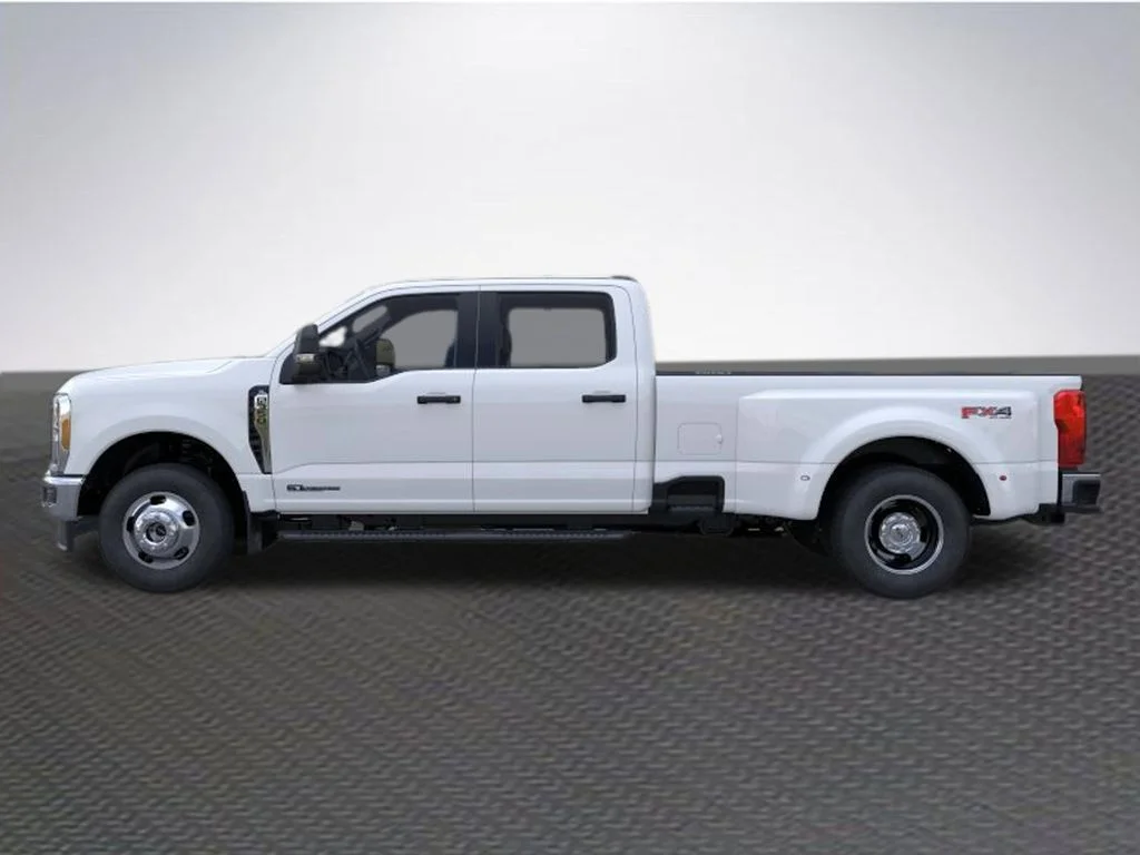New 2026 Oxford White Ford F-350® XL image 3