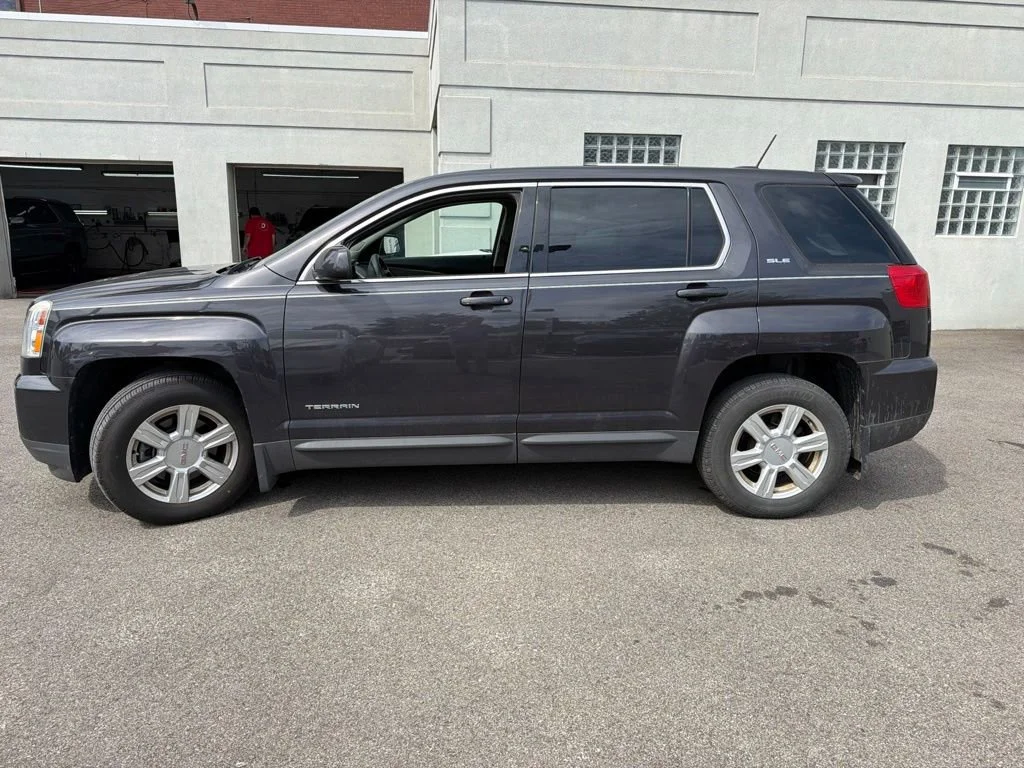 Used 2016 IRIDIUM METALLIC GMC SLE image 3