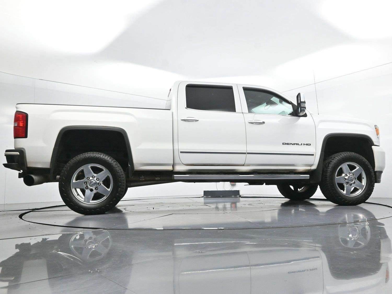 Used 2015 Summit White GMC Denali image 48