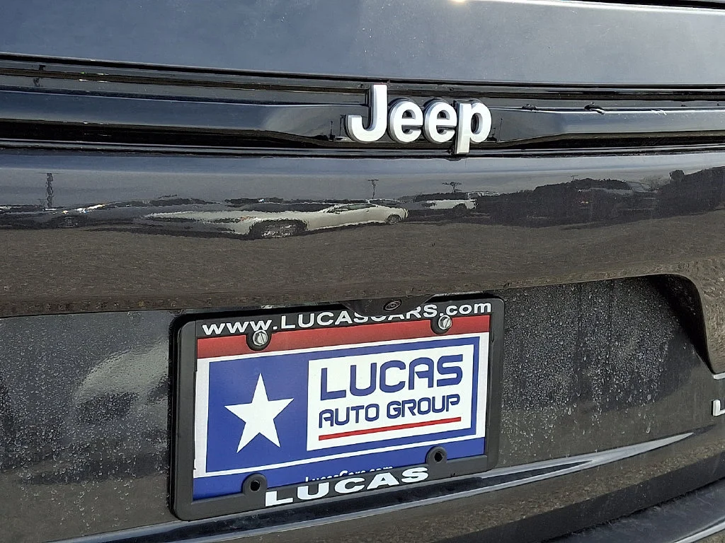 New 2026 Baltic Gray Metallic Clear-Coat Exterior Paint Jeep Laredo X image 21