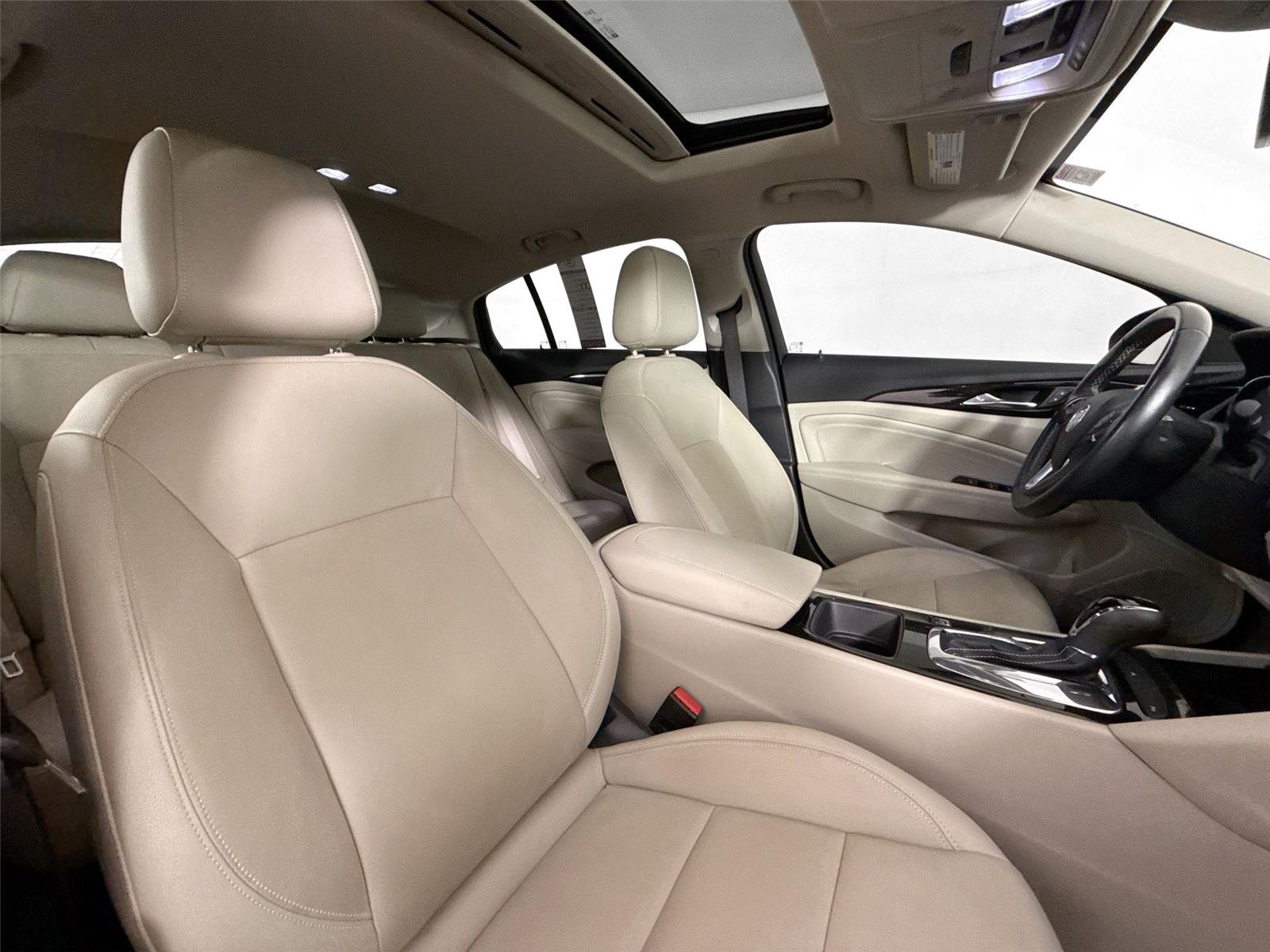Used 2018 White Frost Tricoat Buick Essence image 43