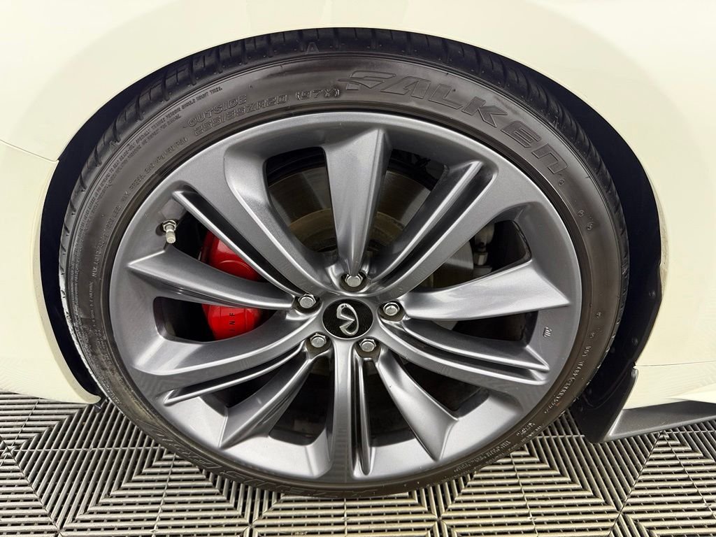 Used 2022 White INFINITI Red Sport 400 image 11