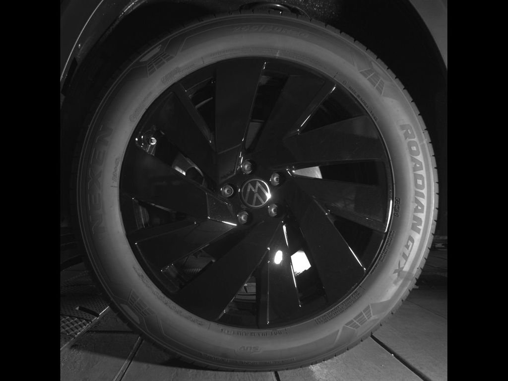 New 2026 Deep Black Pearl Volkswagen SE w/Technology image 9