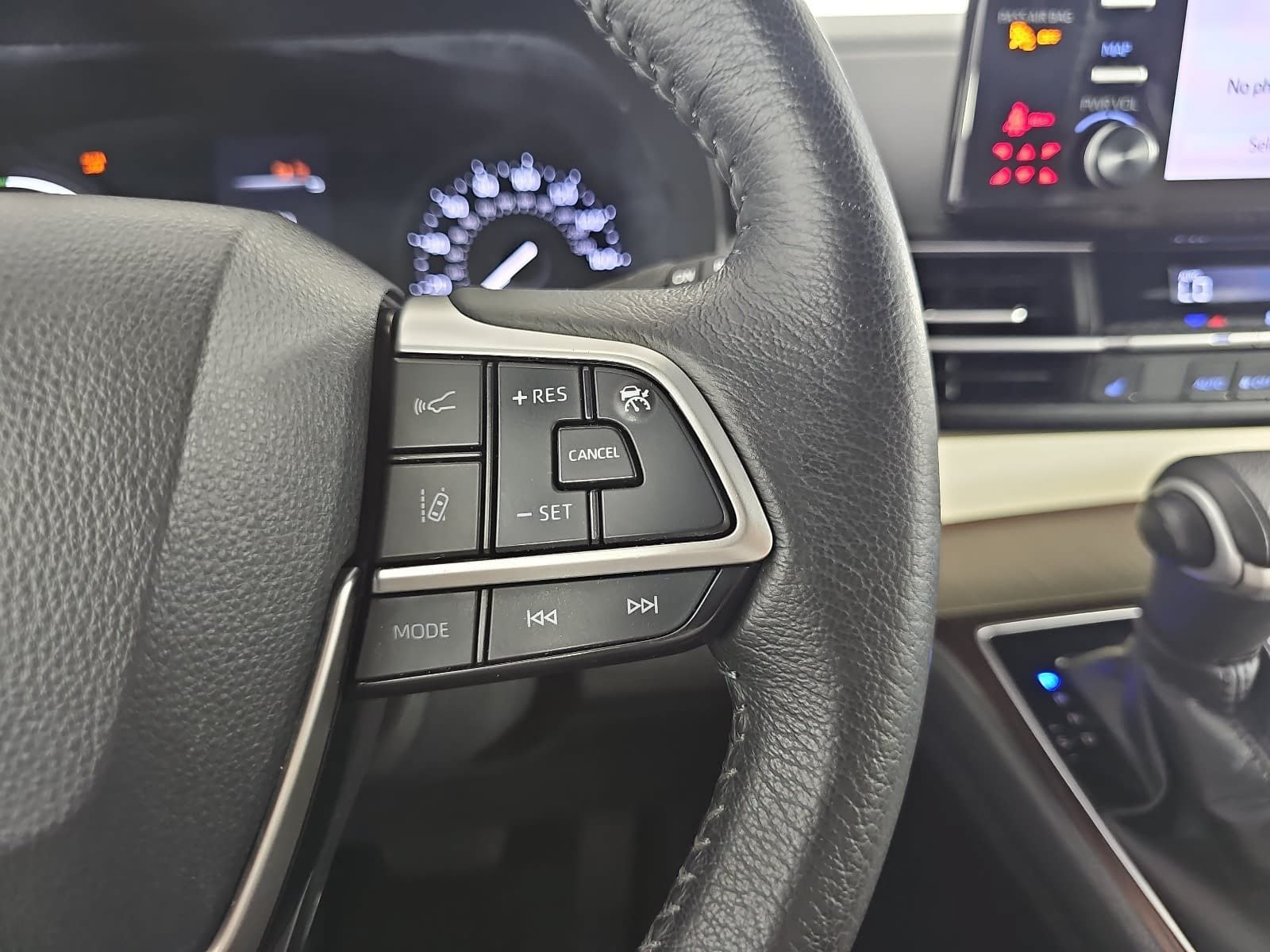 Used 2022 Beige Toyota XLE image 17