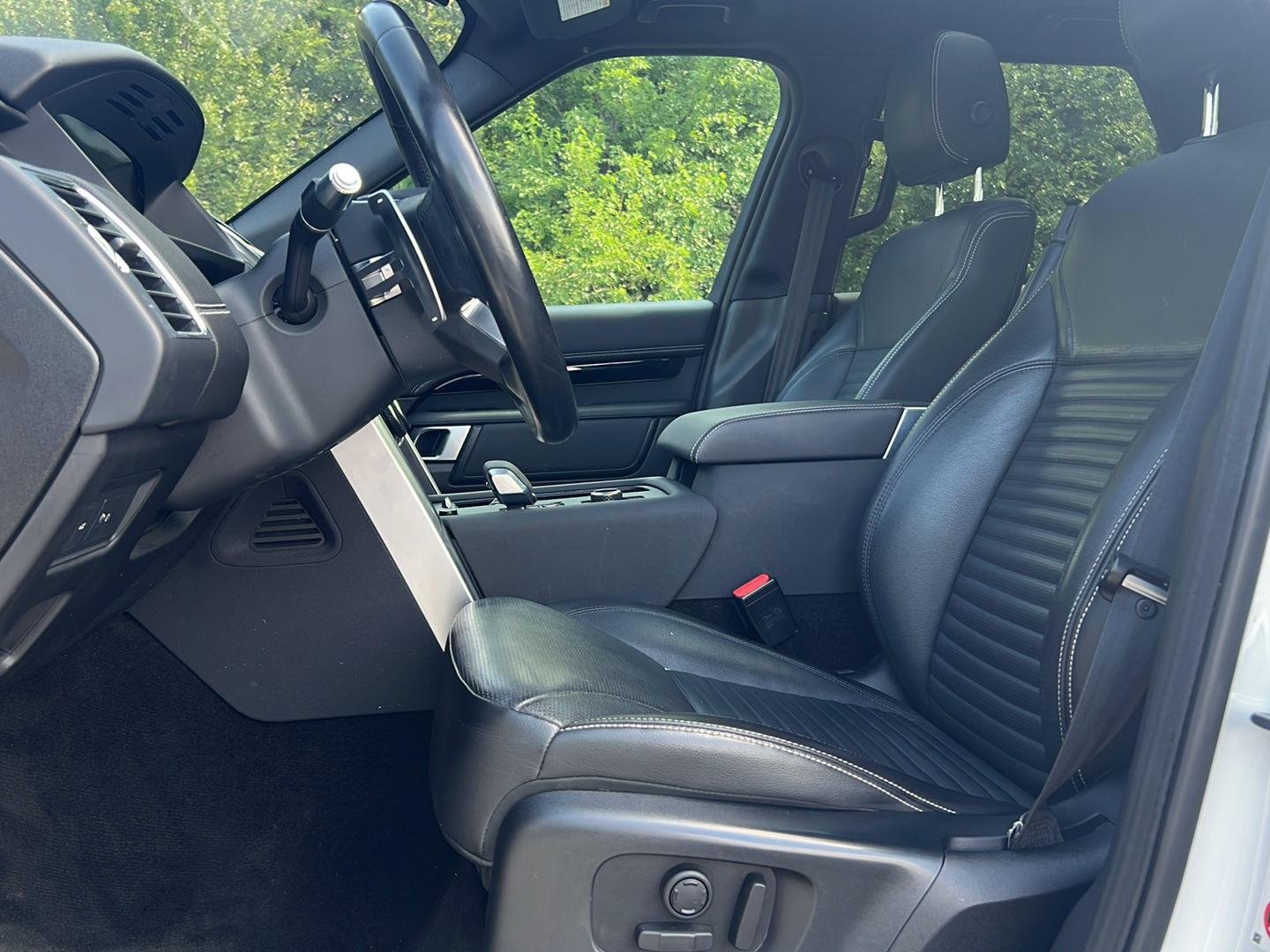 Used 2022 Fuji White Land Rover S R-Dynamic image 22