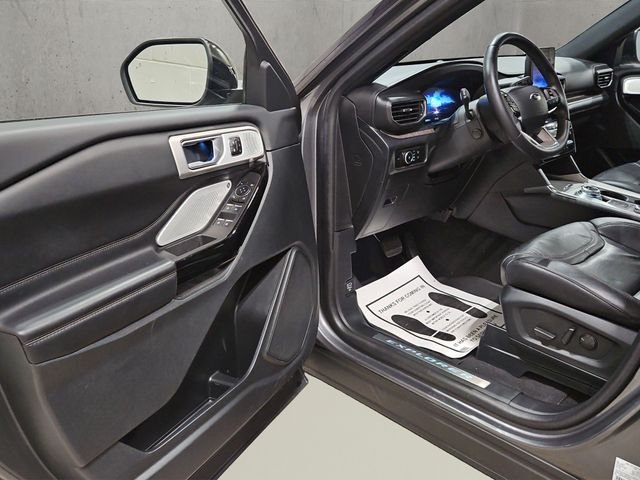 Used 2023 Gray Ford Platinum image 11
