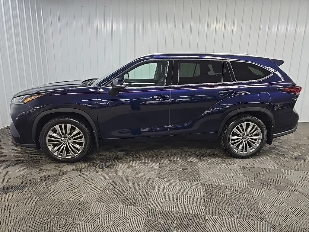Used 2024  Toyota Platinum image 5