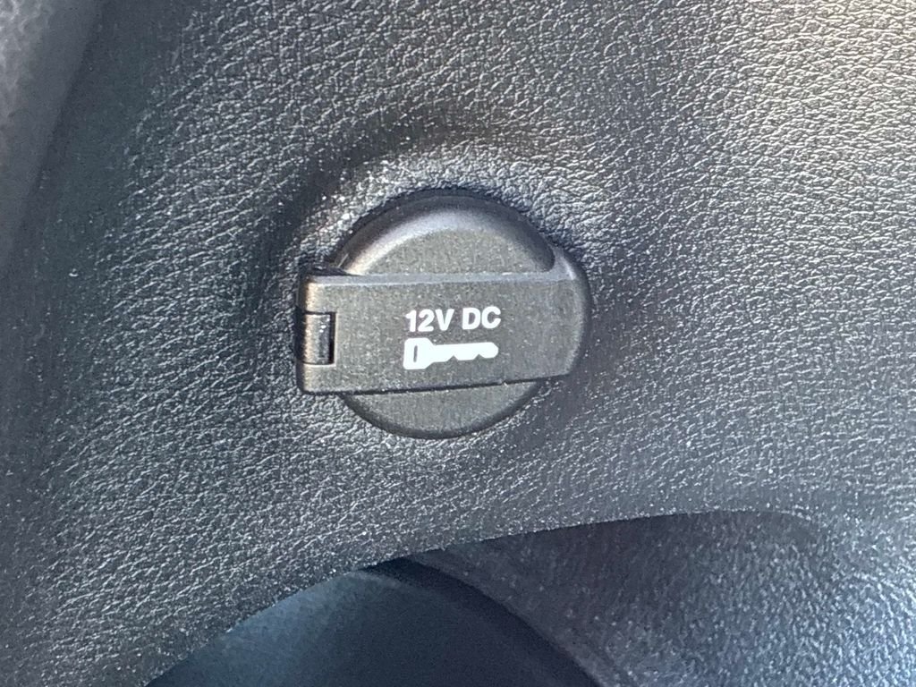 Used 2022 Silver Jeep Latitude image 12
