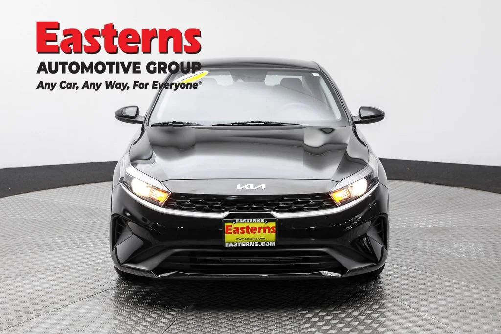 Used 2022 Black Kia LXS image 2