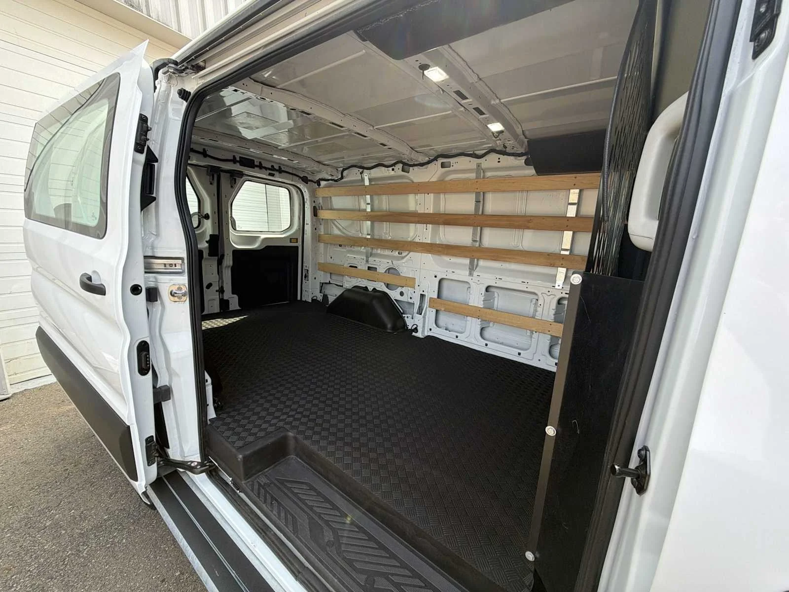 Used 2025 Oxford White Ford  image 23