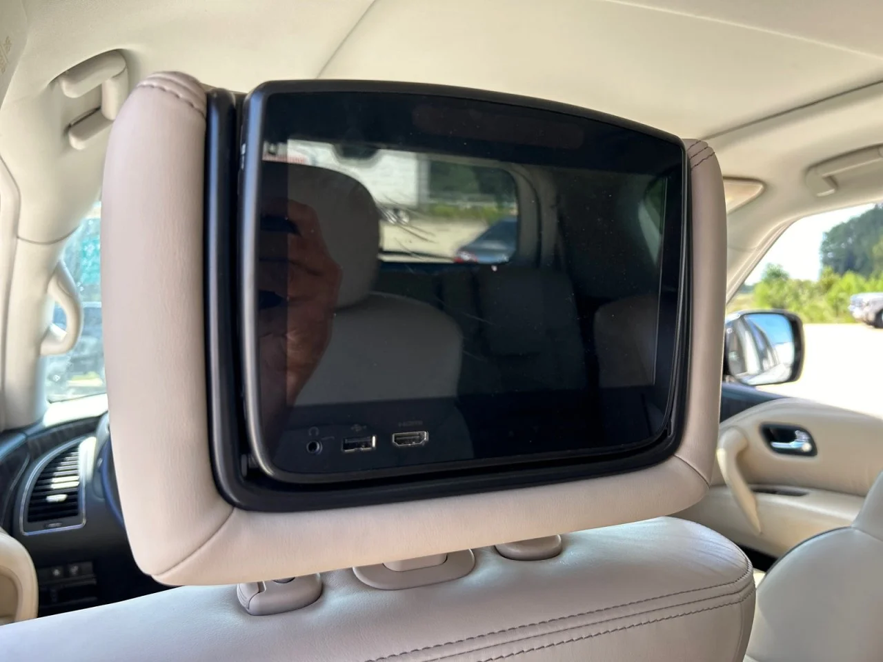 Used 2023 White Nissan Platinum image 22