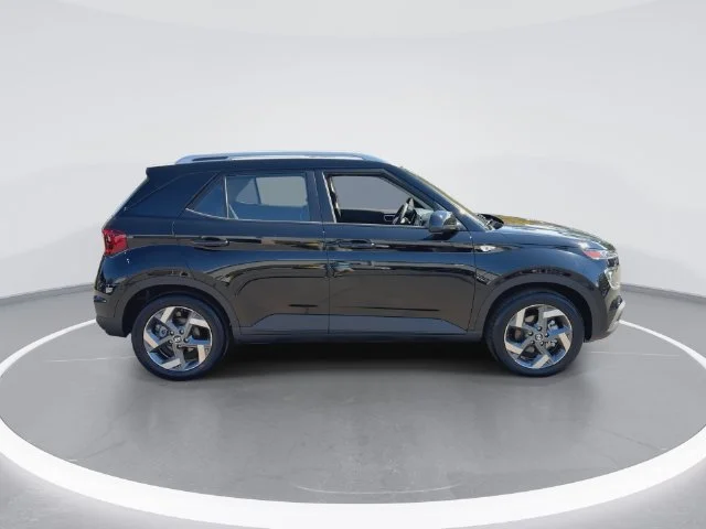 Used 2026 Black Hyundai SEL image 9