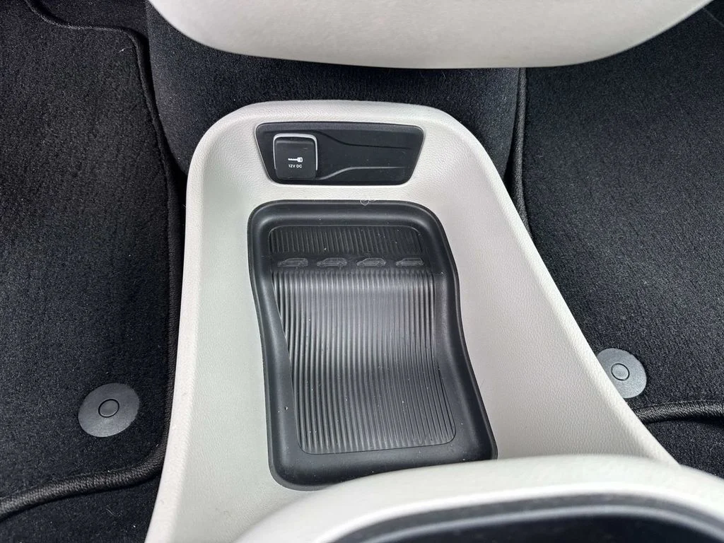 Used 2023 Silver Chrysler Touring L image 42