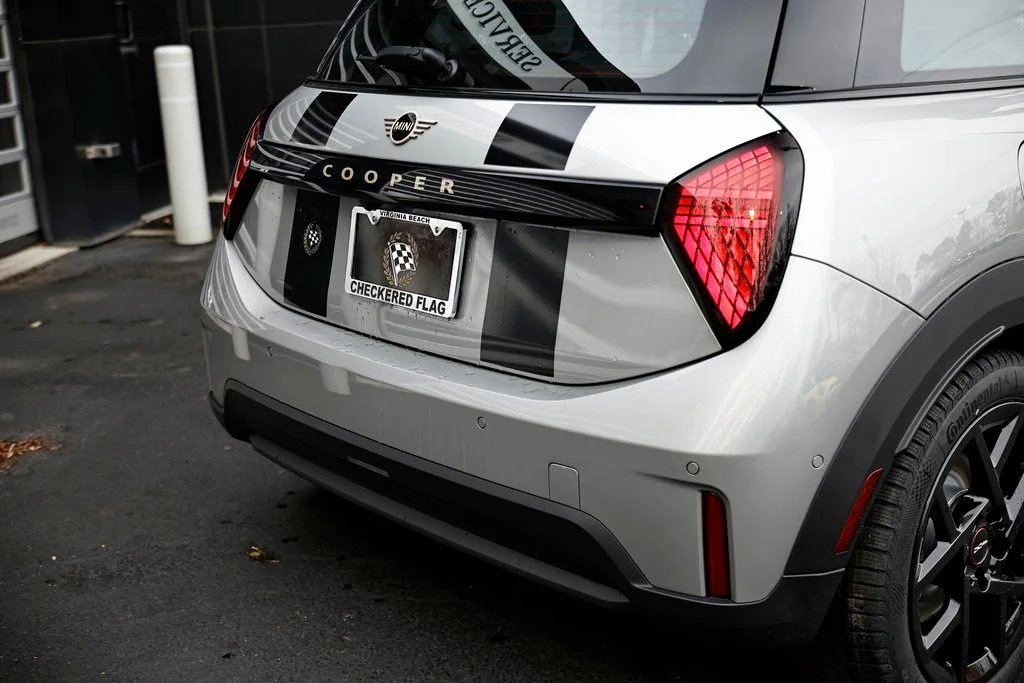 New 2026 Silver MINI Iconic image 9