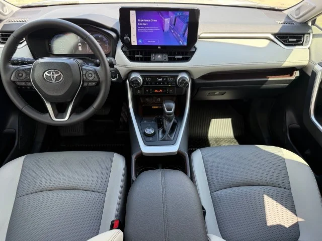 Certified Used 2025 WIND CHILL PEARL Toyota Limited image 21