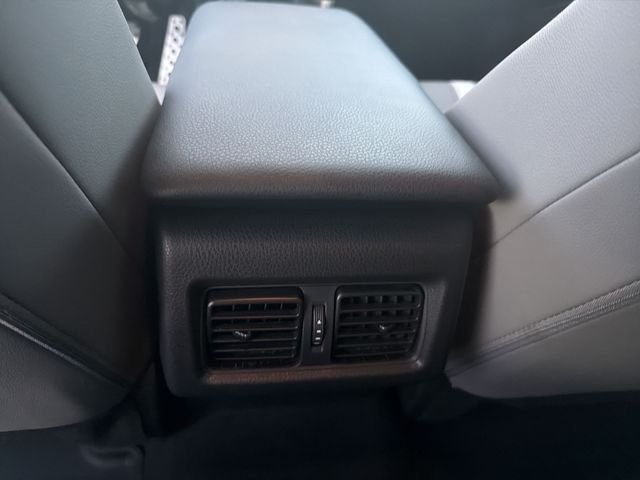 2025 Toyota Camry SE - Photo 23
