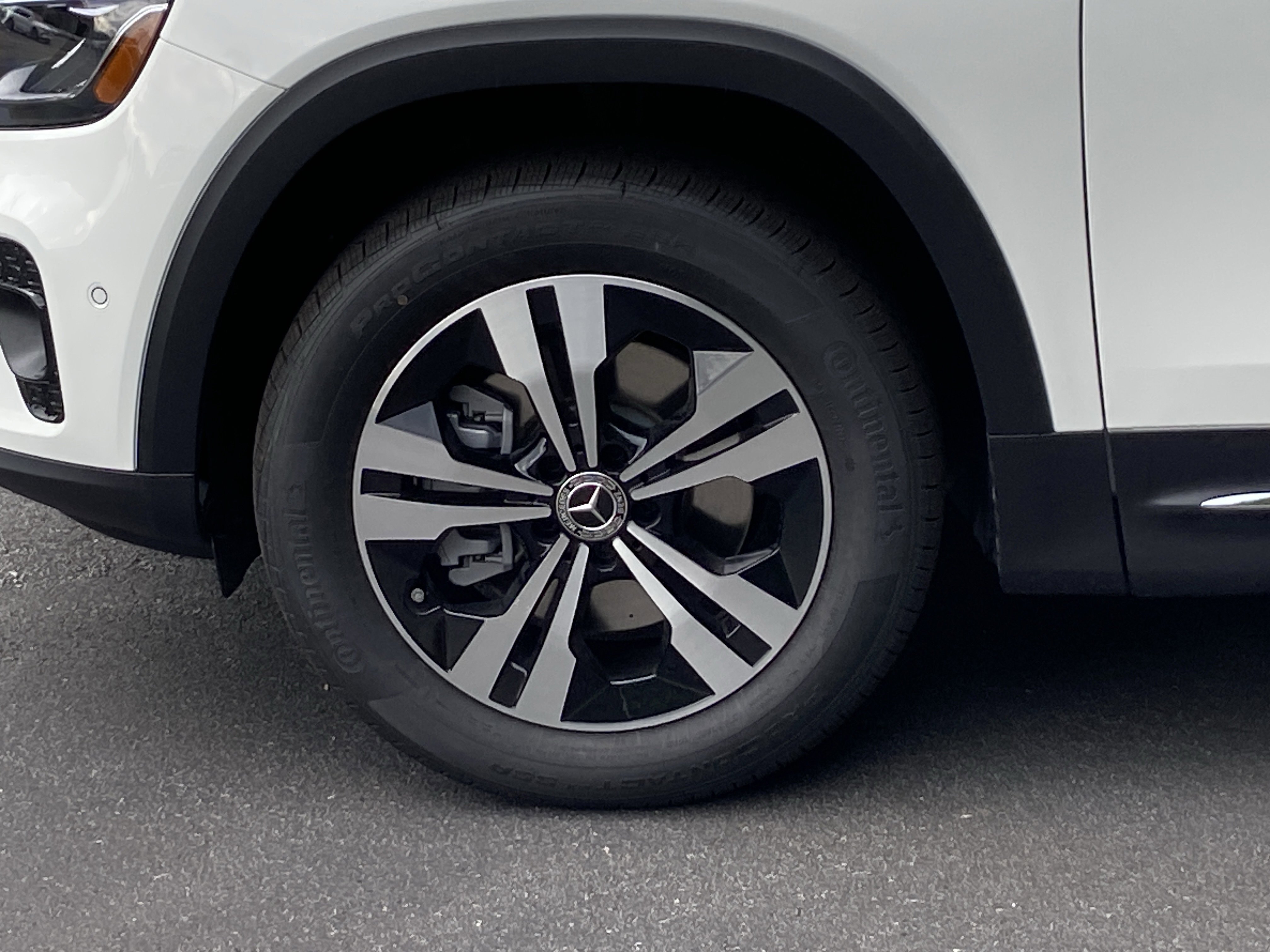 New 2026 Polar White Mercedes-Benz GLB 250 SUV image 14