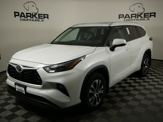 Used 2023 Wind Chill Pearl Toyota XLE image 1