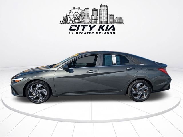 Used 2025 Gray Hyundai SEL Convenience image 3