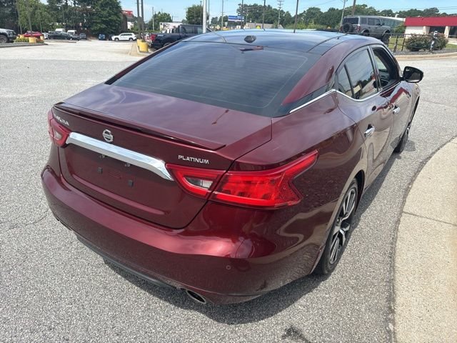 Used 2016 Red Nissan Platinum image 8