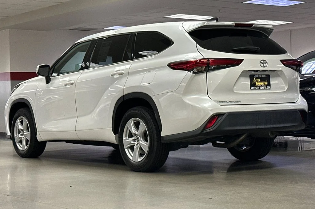 Used 2022 Beige Toyota L image 6
