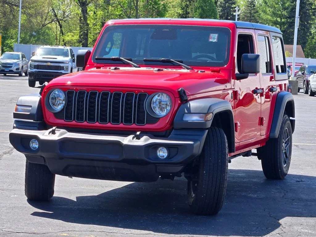 Used 2025 Red Jeep 4-Door Summit 4x4 image 5