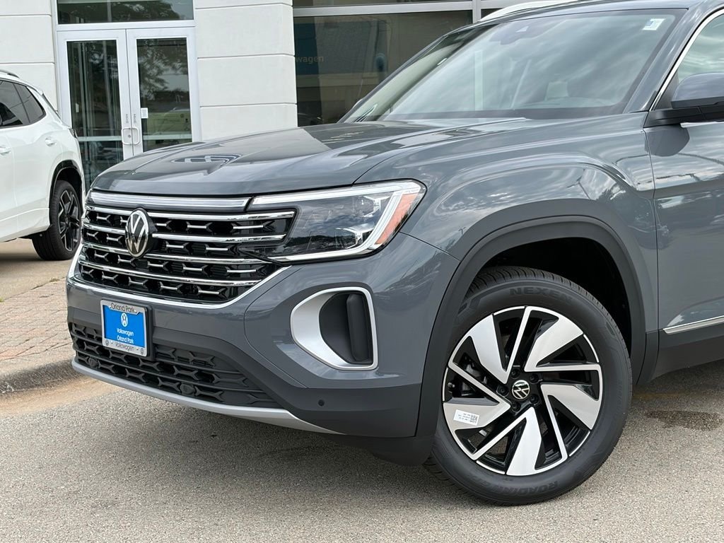 New 2026 Pure Gray Volkswagen 2.0T SEL image 2