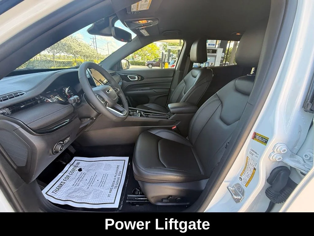 New 2026 Bright White Clear-Coat Exterior Paint Jeep Limited Altitude image 10