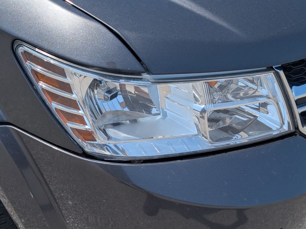Used 2019 Gray Dodge SE image 4