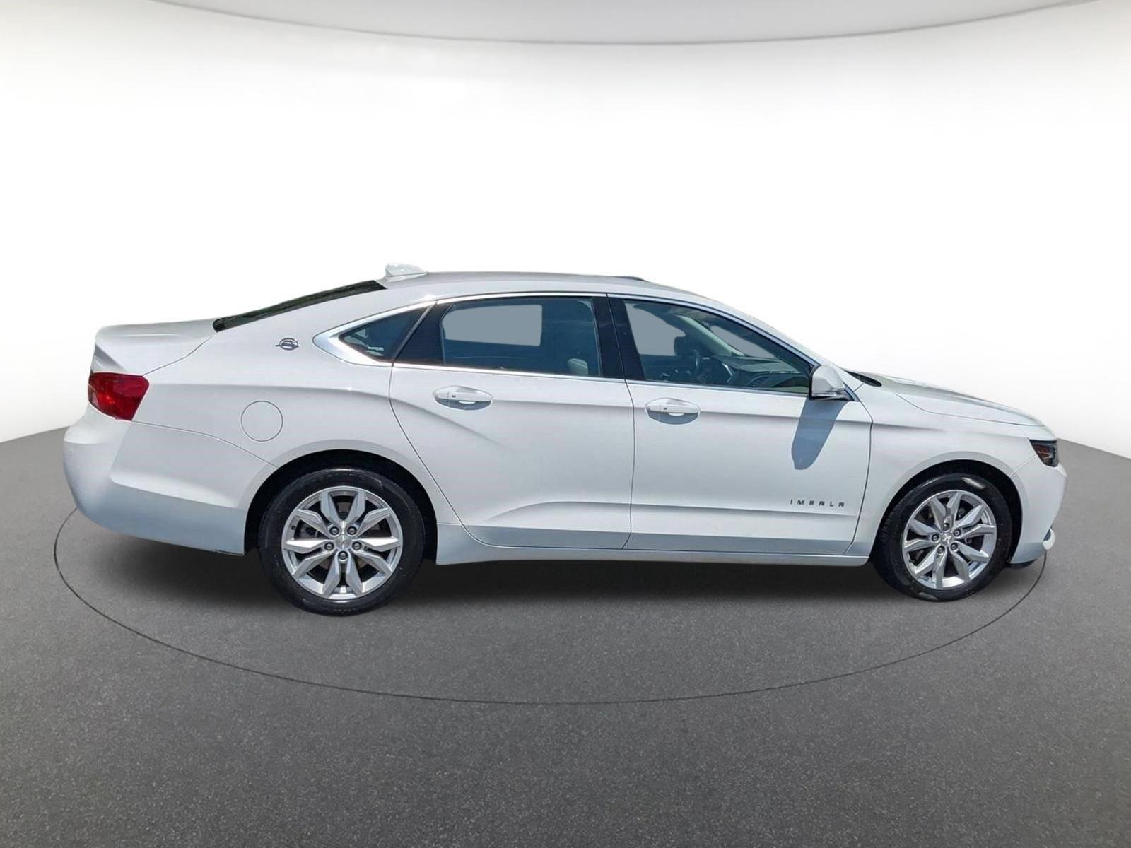 Certified Used 2018 Summit White Chevrolet LT image 3