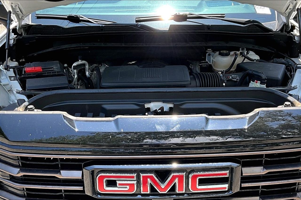 Used 2024 White GMC AT4X image 30