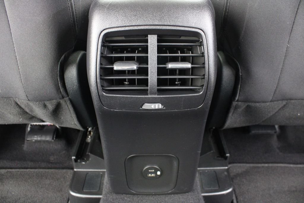 Used 2022 Black Ford SE image 15